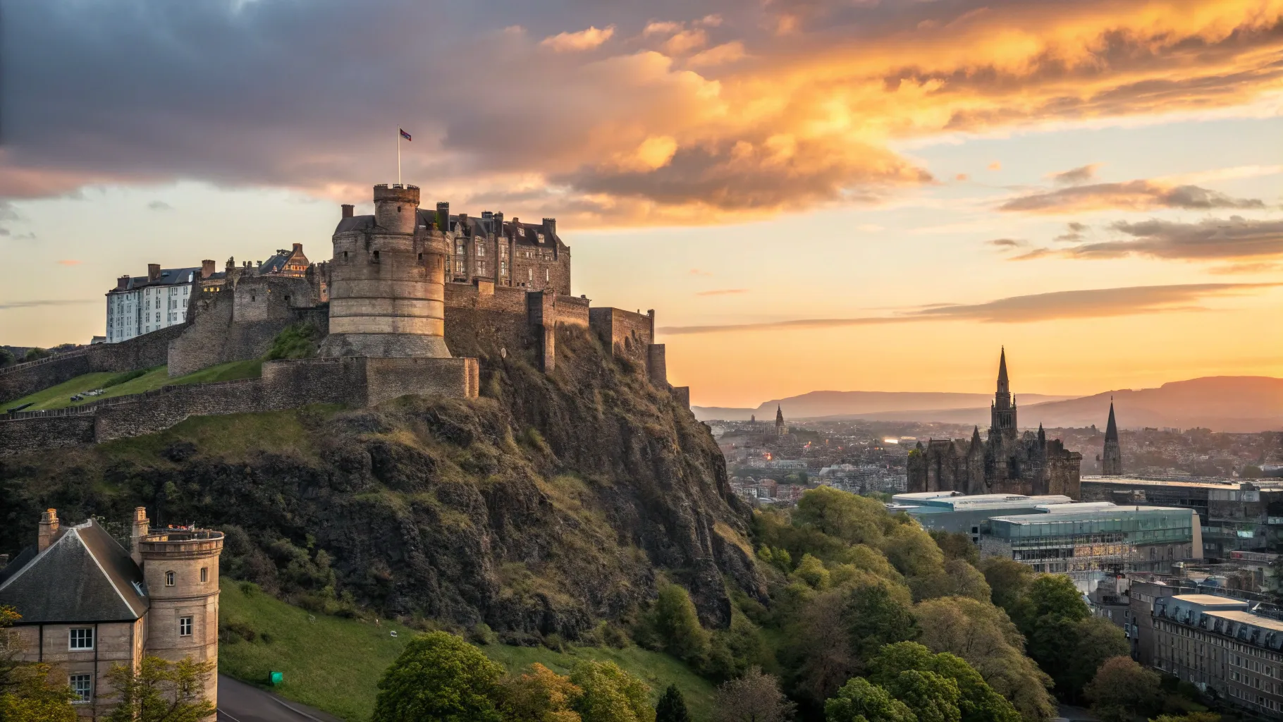 Edinburgh 3-day Getaway: Edinburgh Castle and city skyline at sunset, stunning views.